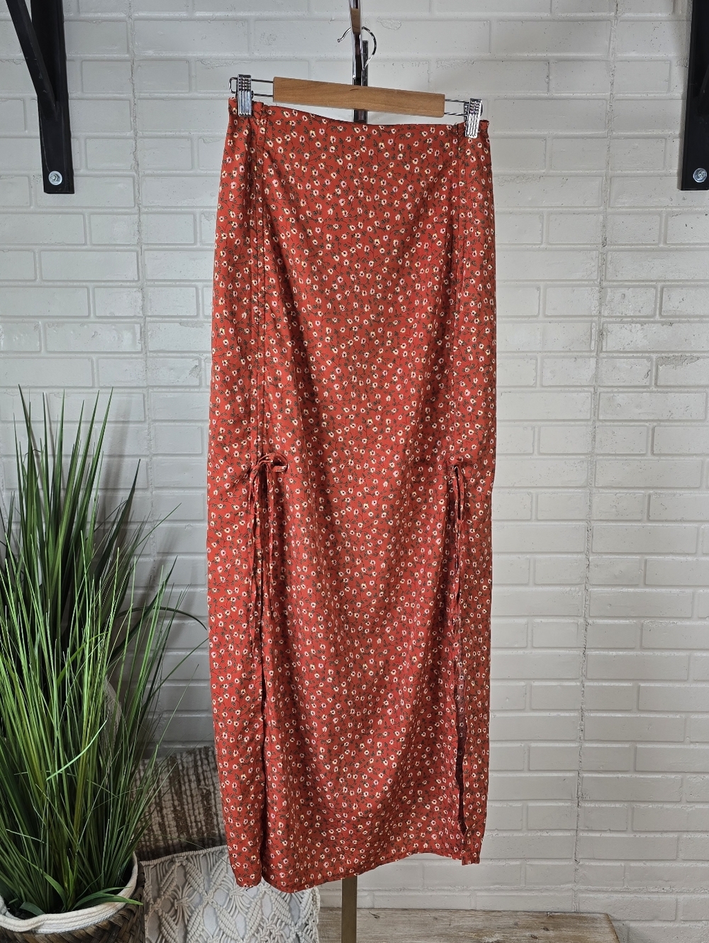 Lulus Red Floral Maxi Skirt with Double Front Slits Size Medium - Picture 3 of 10